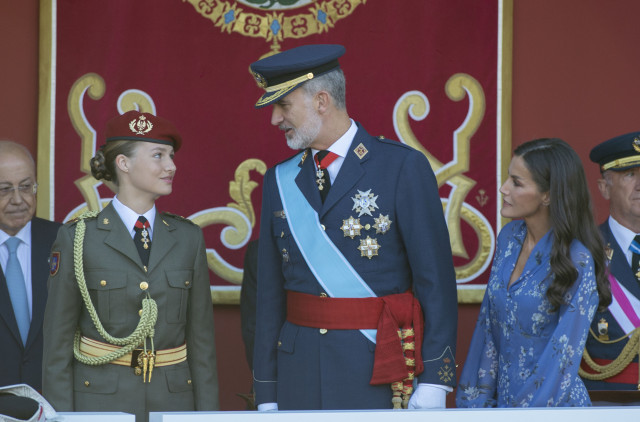 EuropaPress 5501168 i d princesa asturias leonor rey felipe vi reina letizia desfile 12 octubre