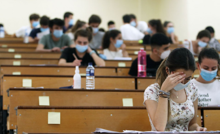 Estudiants es reuneixen amb el Ministeri d'Educació per exigir la publicació dels exàmens de la nova PAU