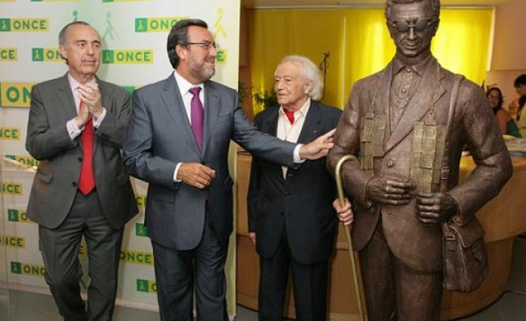 Fortunato, la icónica estatua de bronce de la ONCE, cumple 11 años