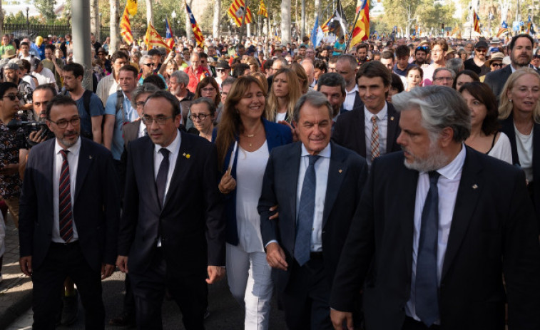 Junts perd el nord: l'amenaça d'una moció de censura acorrala els de Puigdemont