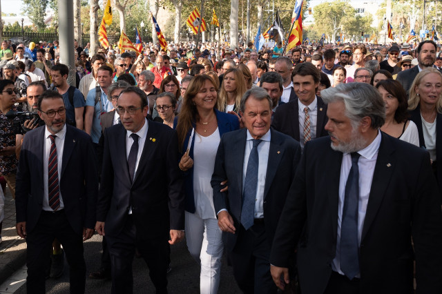 EuropaPress 6145380 presidente parlament cataluna josep rull 2i expresidenta parmament laura