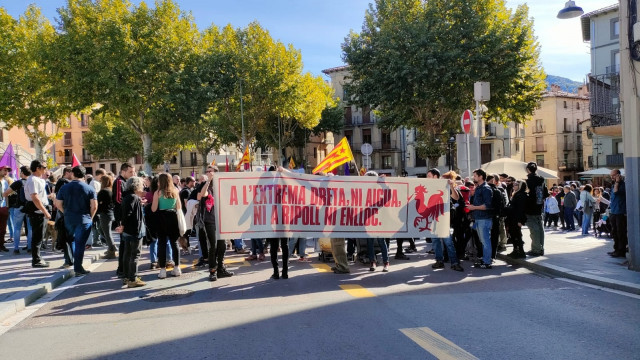 EuropaPress 6287510 centenares personas protestan contra orriols ac extrema derecha ripoll