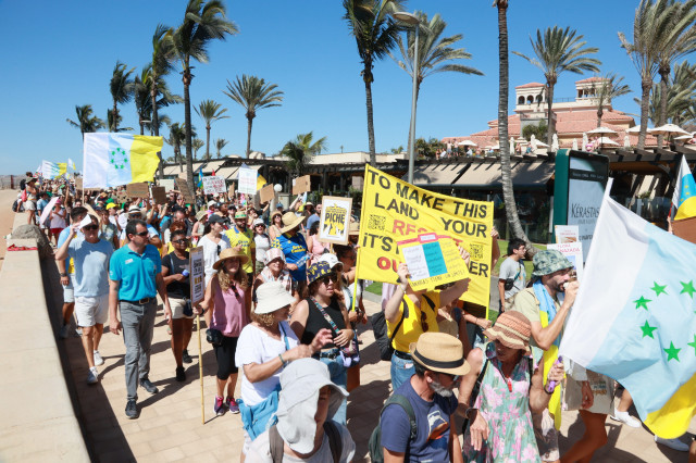 EuropaPress 6288065 decenas personas manifestacion contra modelo turistico desarrollo canarias