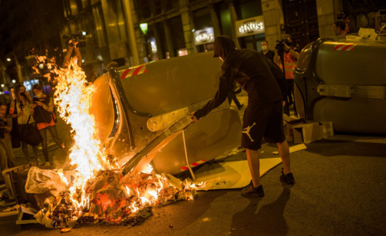 Barcelona, Sabadell i Badalona lideren la crema de contenidors a Catalunya