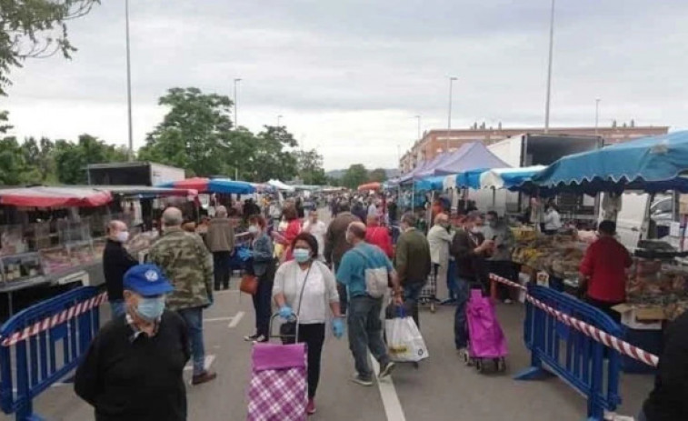 Paradistes de Canovelles recullen firmes per evitar el tancament del mercat setmanal