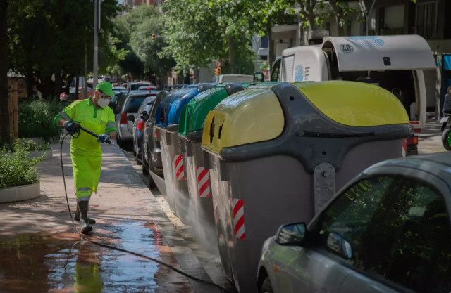 Acord per pujar un 3% els salaris del personal de neteja i recollida de residus de Barcelona