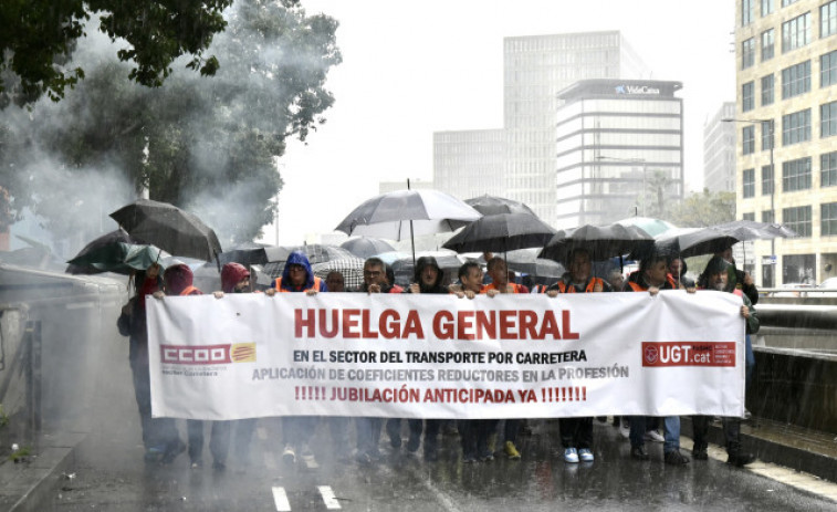 Vaga de conductors: uns 700 manifestants recorren la Gran Via de Barcelona