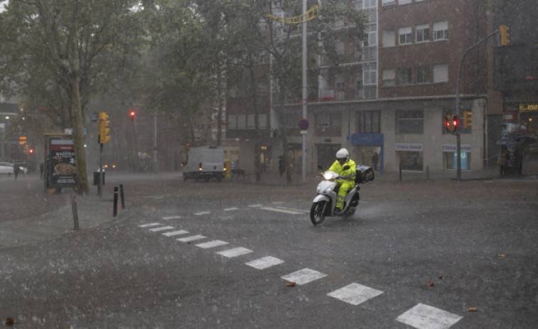 Tancada l'estació de la L3 de Liceu per les pluges torrencials a Barcelona