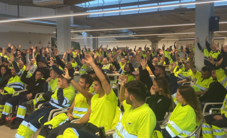 Estibadors de Barcelona envien 11 camions amb material sanitari i d'emergències a València