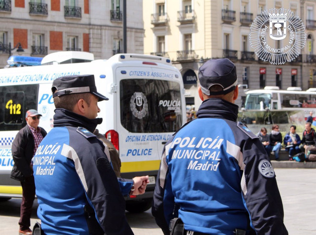 Tres anys de presó per a un policia que va falsificar dades per multar l'amant de la seva ex