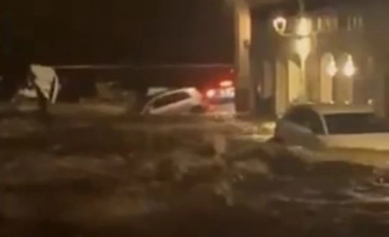 VÍDEO: El temporal a Cadaqués arrossega 32 cotxes per la riera