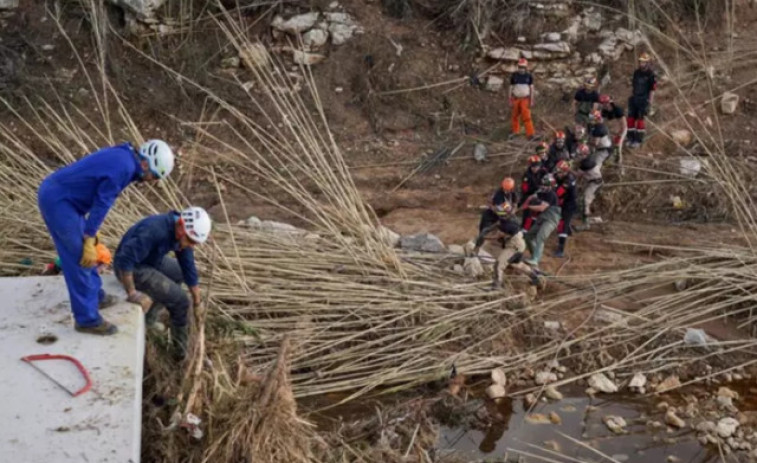 Baixen a 78 les persones desaparegudes que s'estan buscant a València per la DANA