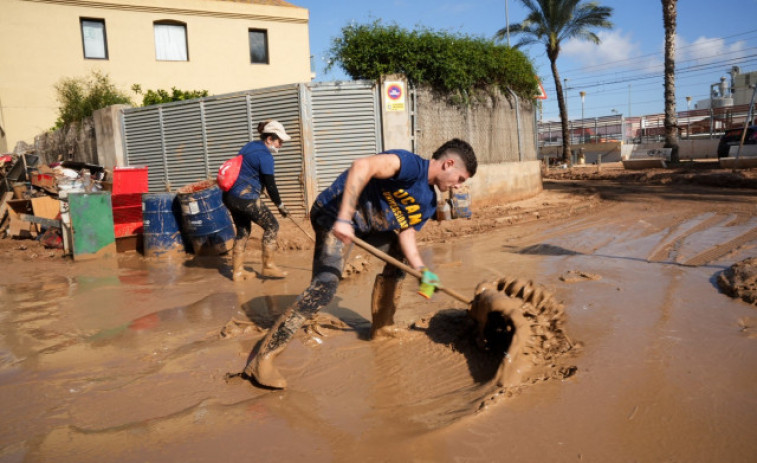 Dos voluntaris de la DANA s'infecten amb un perillós bacteri: un està ingressat