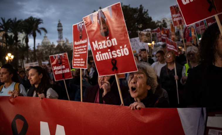 Mazón es queda sol: Gènova dóna l'esquena al president valencià