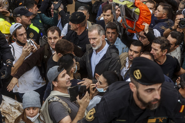 EuropaPress 6319364 rey felipe vi presidente generalitat valenciana carlos mazon visita zona1