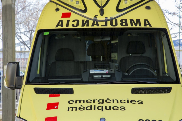 Un motorista ferit crític i un vianant menys greu després d'un accident a la Diagonal de Barcelona