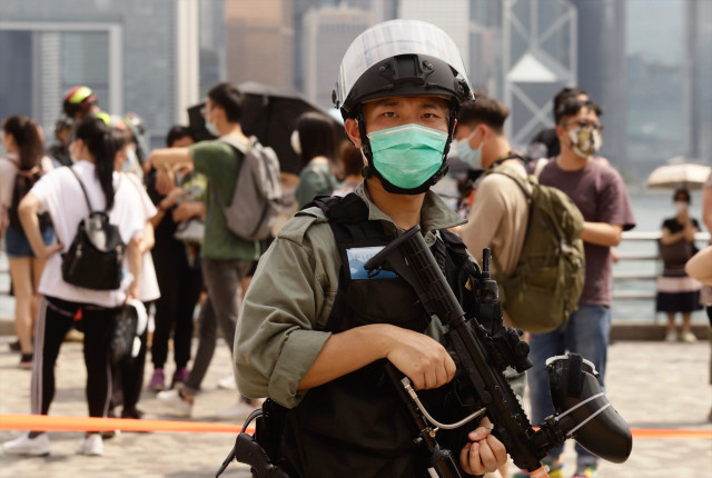 EuropaPress 3068388 10 may 2020 china hong kong riot policeman stands guard at the victoria