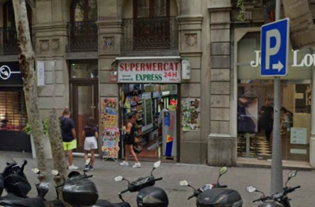 Barcelona declara la guerra als supermercats 24 hores