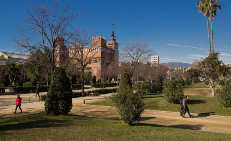 Barcelona en crisi: Les tendes de campanya s'apoderen del Parc de la Ciutadella