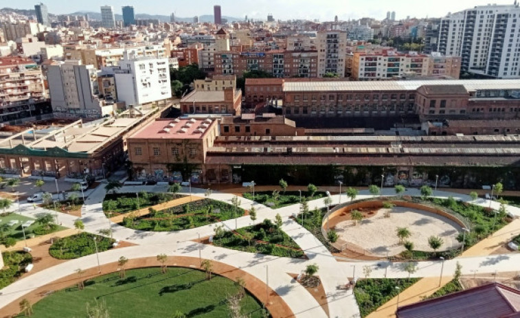 Barcelona obre el nou parc de Can Batlló amb una zona verda de 29.000 metres quadrats