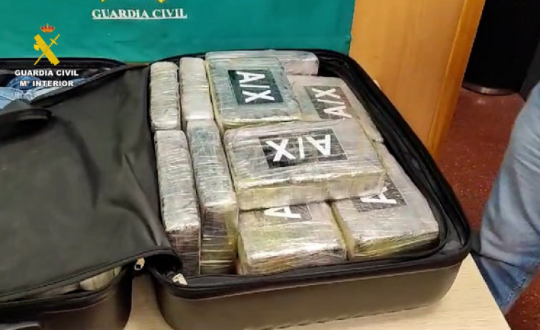 Detingut un home que viatjava amb 17 quilos de cocaïna a la maleta a l'Aeroport de Barcelona