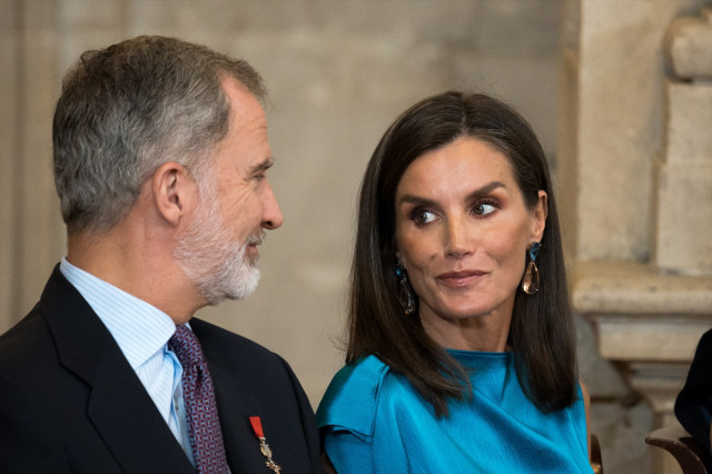 EuropaPress 6041716 rey felipe vi reina letizia imposicion condecoraciones ocasion aniversario 1