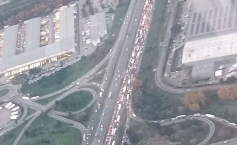 Un accident a l'AP-7 deixa cues de 16,5 quilòmetres entre Barberà i Castellbisbal