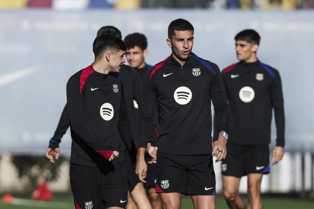 EuropaPress 6374305 ferran torres and pedro gonzalez pedri during the training day of fc