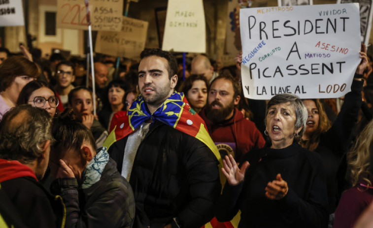 Prop de 100.000 persones participen en la marxa sota el lema 'Mazón dimissió' a València