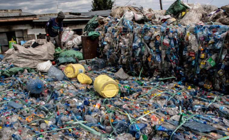 Acaben sense acord les negociacions a Corea del Sud per frenar la contaminació plàstica