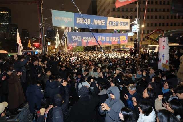 EuropaPress 6384054 04 december 2024 south korea seoul people gather in front of the national