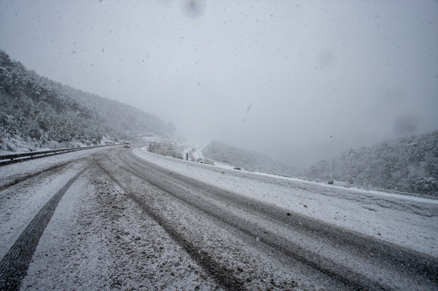 EuropaPress 4972892 nieve cubre carretera febrero 2023 vic barcelona catalunya espana llegada