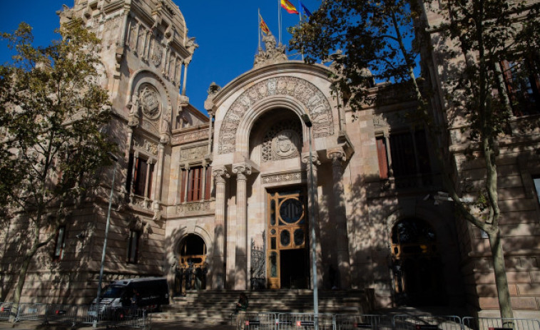 Arxiven el cas de les bessones de Sallent que es van precipitar des del balcó de casa