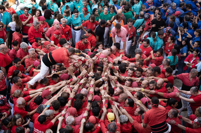 EuropaPress 6233254 24 september 2024 spain barcelona castellers form human tower in the diada