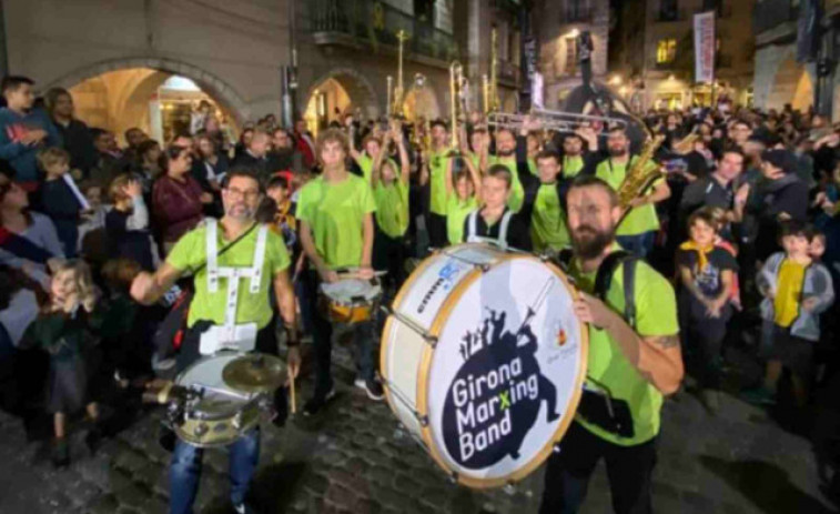 Rep el 2025 amb ritme a Girona: Celebra les campanades i gaudeix de la cercavila més festiva