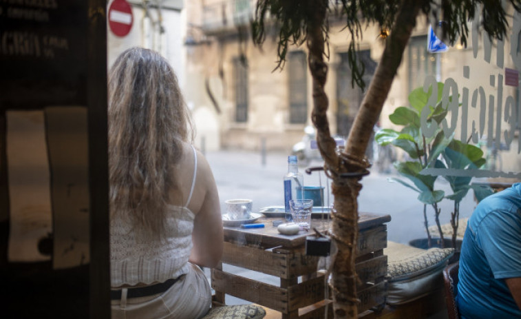 Barcelona prohibeix des de l'1 de gener les estufes de combustió de gas a terrasses de locals