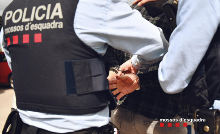 Els Mossos detenen dos multireincidents amb una maleta robada a Tarragona