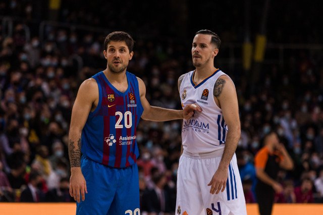 EuropaPress 4136586 nico laprovittola of fc barcelona and thomas heurtel of real madrid during