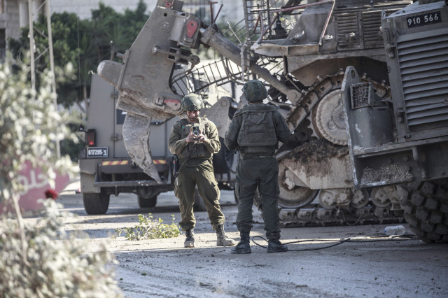 EuropaPress 6436249 december 25 2024 tulkarm west bank palestine an israeli soldier uses his