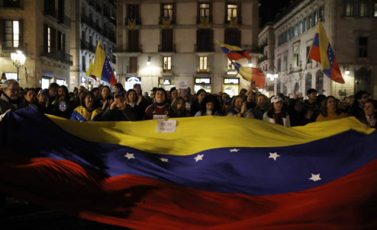 Barcelona demana justícia: 4.000 manifestants clamen pel retorn de la democràcia a Veneçuela