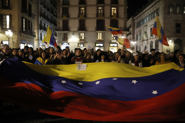 EuropaPress 6442631 4000 personas guardia urbana concentrado jueves plaza sant jaume barcelona