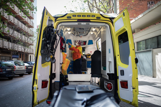 EuropaPress 2847120 tecnico sistema emergencias medicas sem generalitat cataluna ambulancia 2