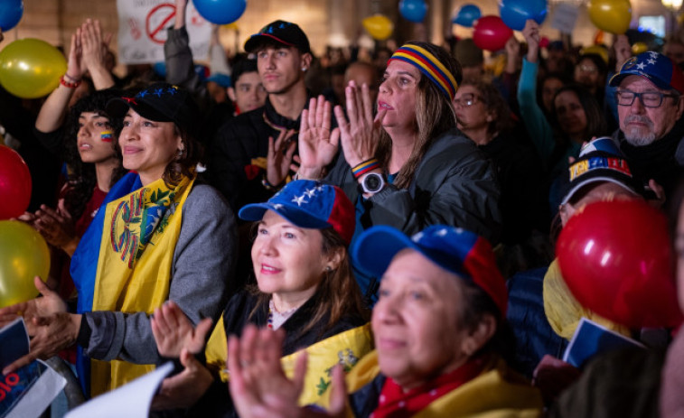 Unes 200 persones protesten a Barcelona contra la jura de Maduro com a president de Veneçuela