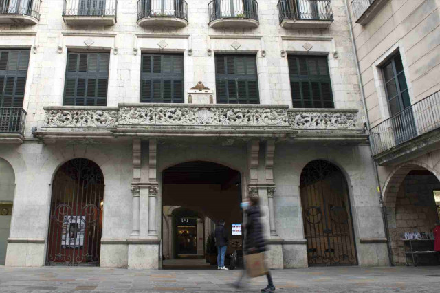 Un propietari de Girona descobreix deu persones empadronades al seu pis sense permís