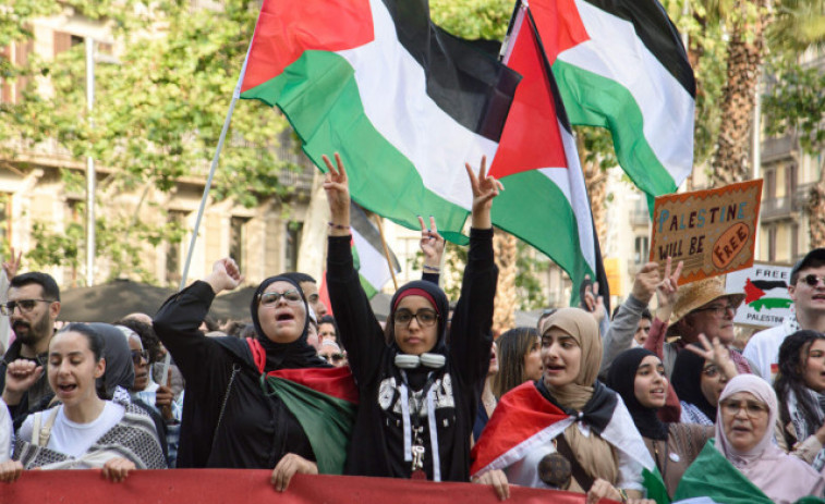 Unes 800 persones marxen a favor de Palestina i contra “l'ecocidi i el feixisme” a Barcelona