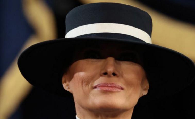 Pluja de memes i burles pel vestit de Melania a la investidura de Donald Trump