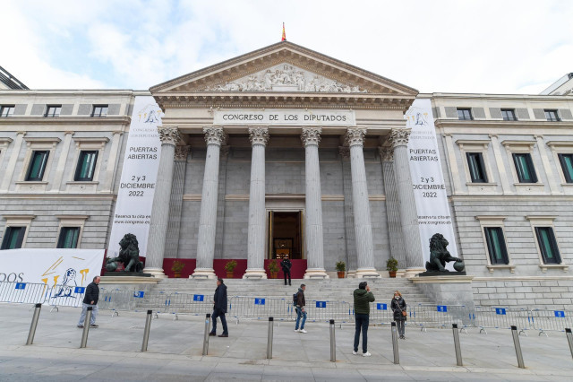 Dos de cada tres espanyols prefereixen que els diputats no prenguin les decisions polítiques