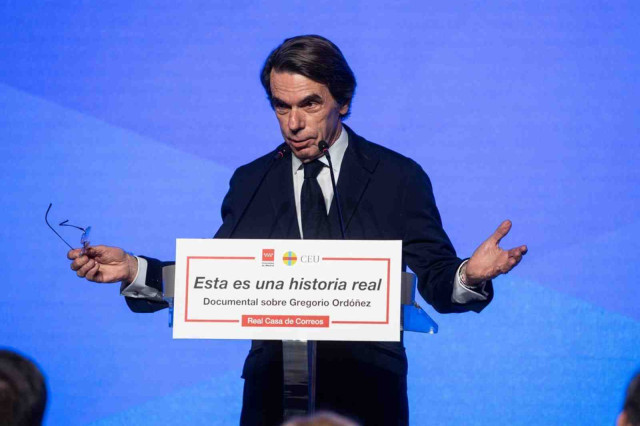 Aznar segueix encallat a la mateixa pantalla: l'expresident torna a carregar contra els pactes amb Bildu