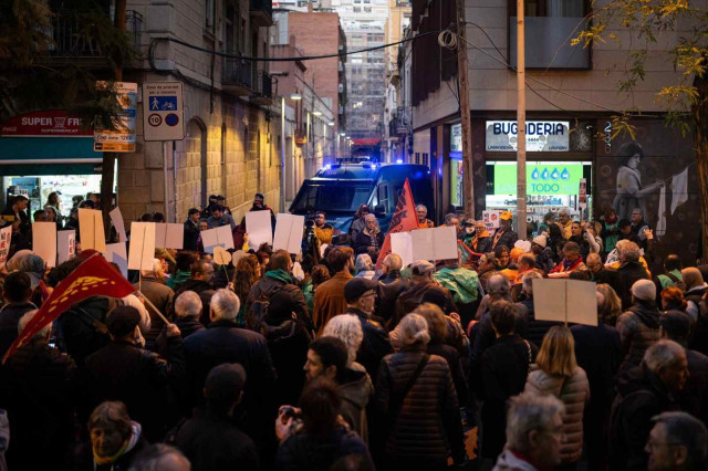 Unas100personasprotestanantelasededeJuntsporelrechazoaldecretomnibusLORENASOPENAEUROPAPRESS