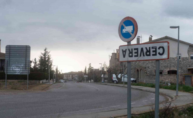 Cartells de municipis al revés! Agricultors catalans protesten: 